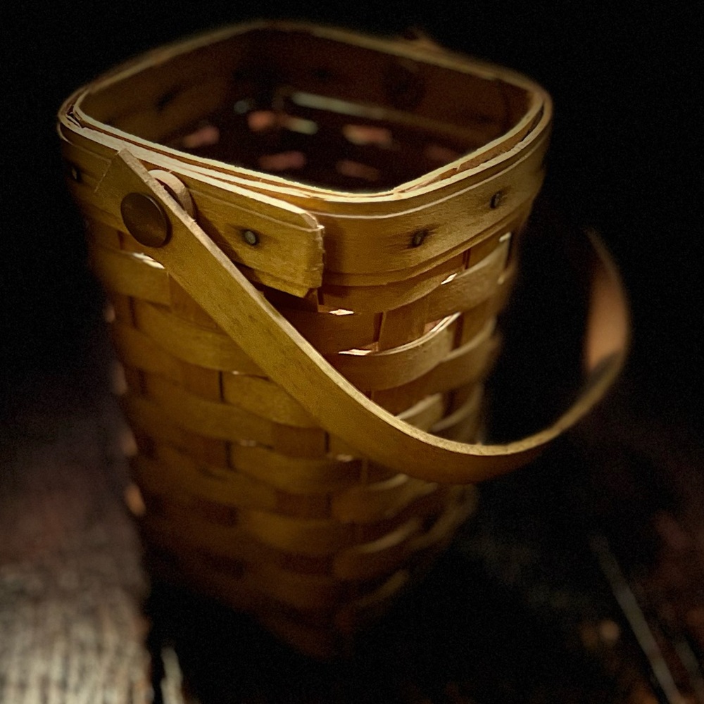 Longaberger, 1998 Horizon of Hope basket-benefiting breast, cancer awareness.